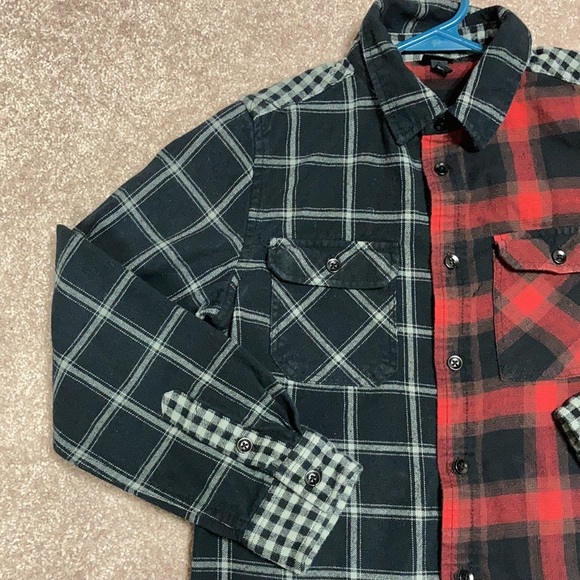 Art class medium 8/10 red grey black plaid brushed cotton button down - Picture 2 of 9